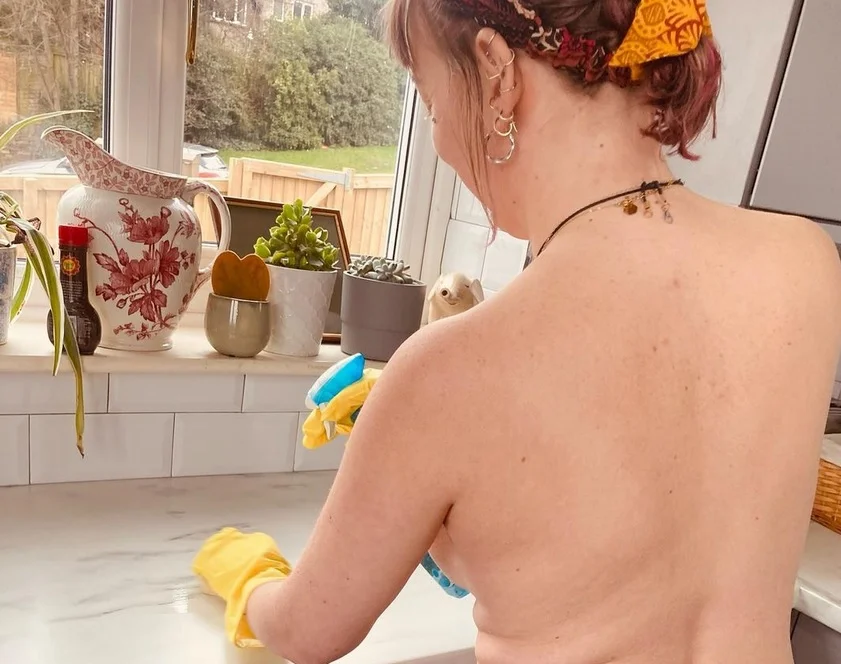 Servicio doméstico desnuda